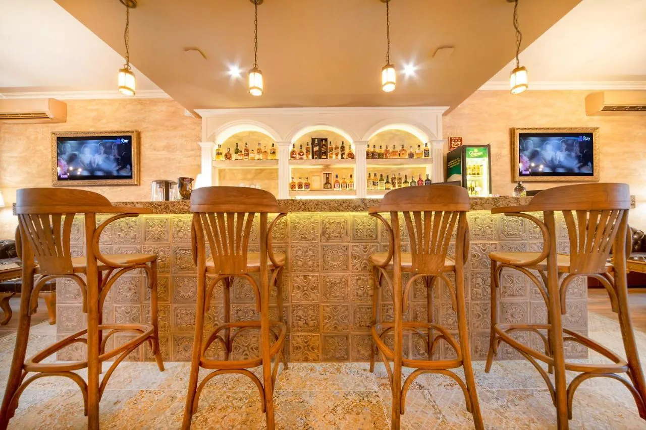 Hotel Antique - Free Private Parking Plovdiv 3*,